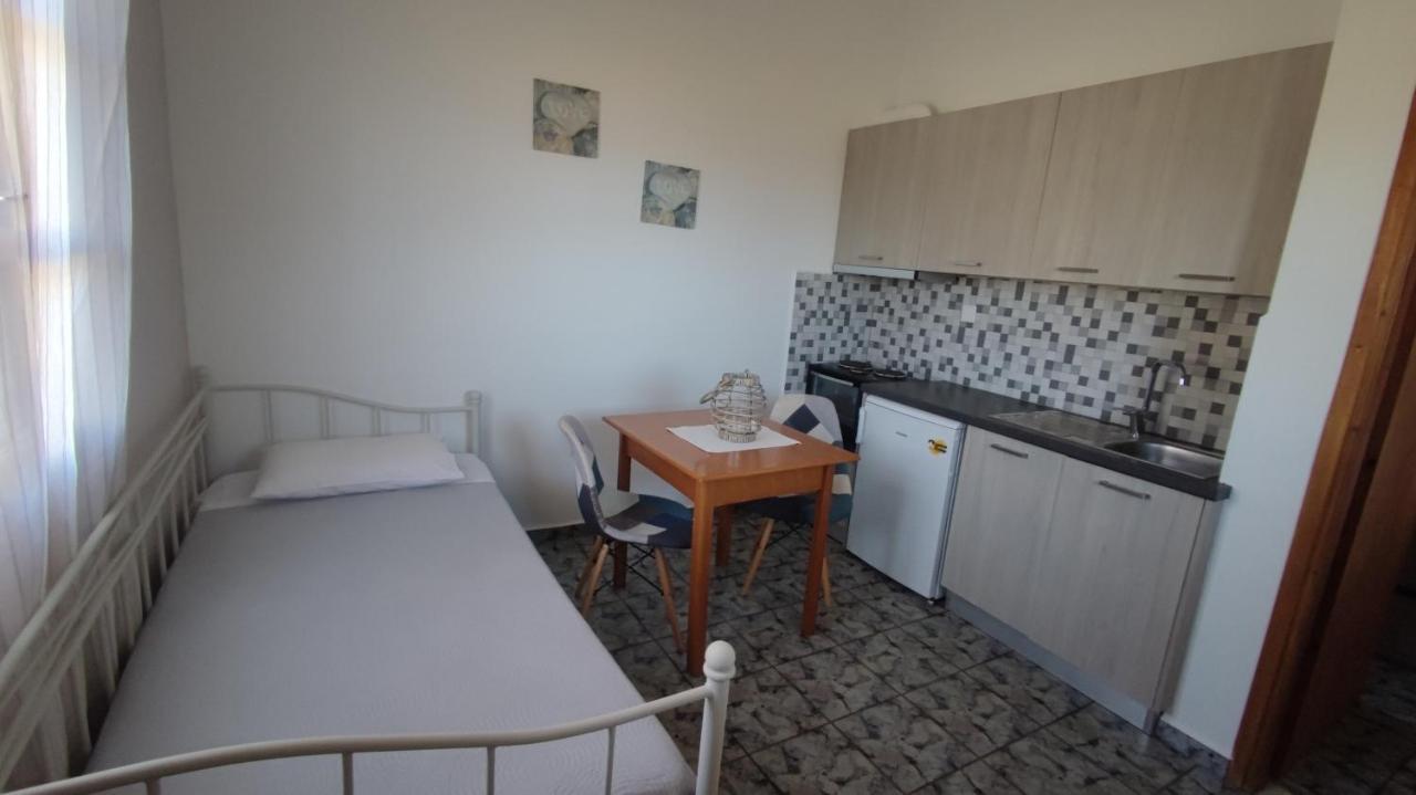 Tramonto Nel Delfini Apartment Kini Екстериор снимка
