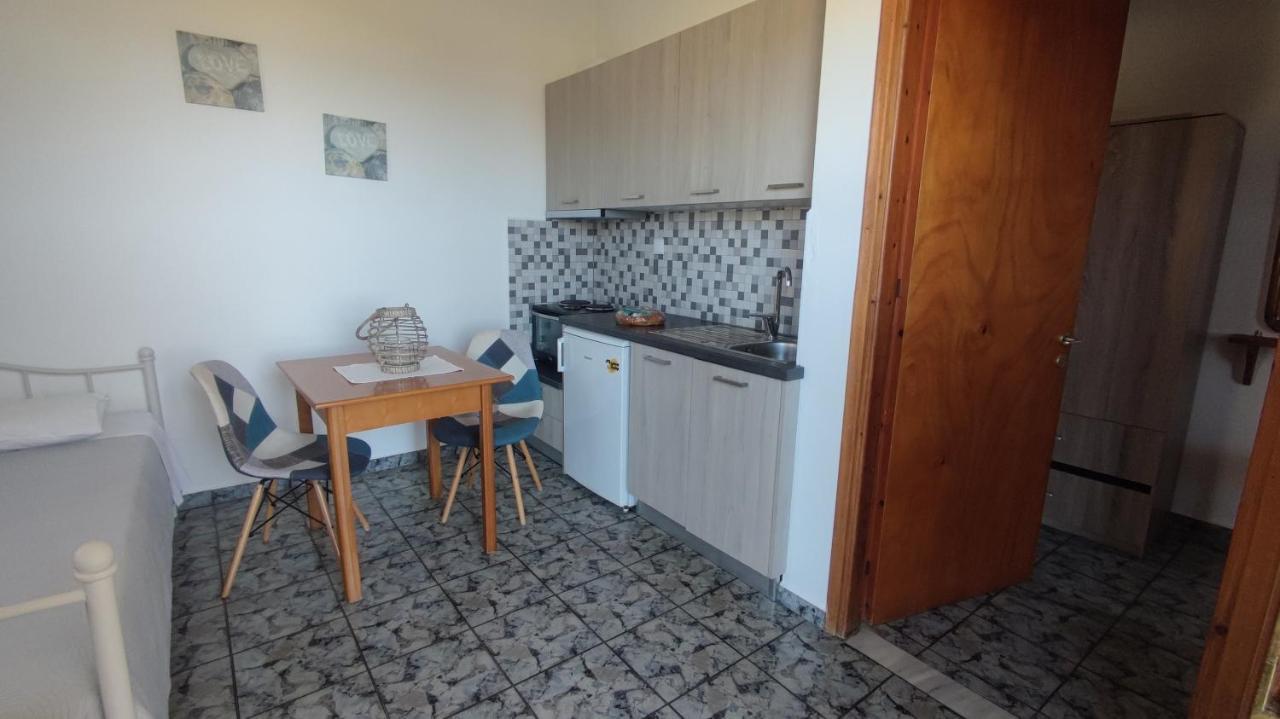 Tramonto Nel Delfini Apartment Kini Екстериор снимка