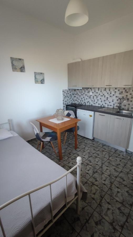 Tramonto Nel Delfini Apartment Kini Екстериор снимка