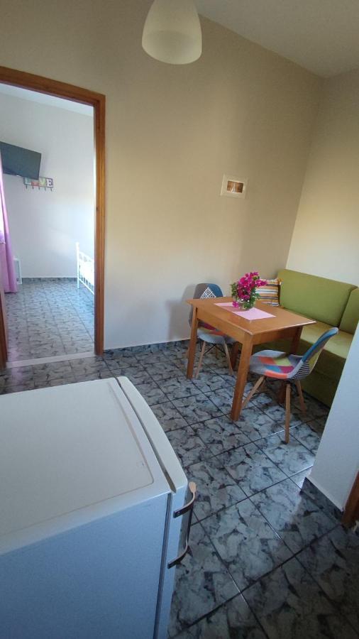 Tramonto Nel Delfini Apartment Kini Екстериор снимка