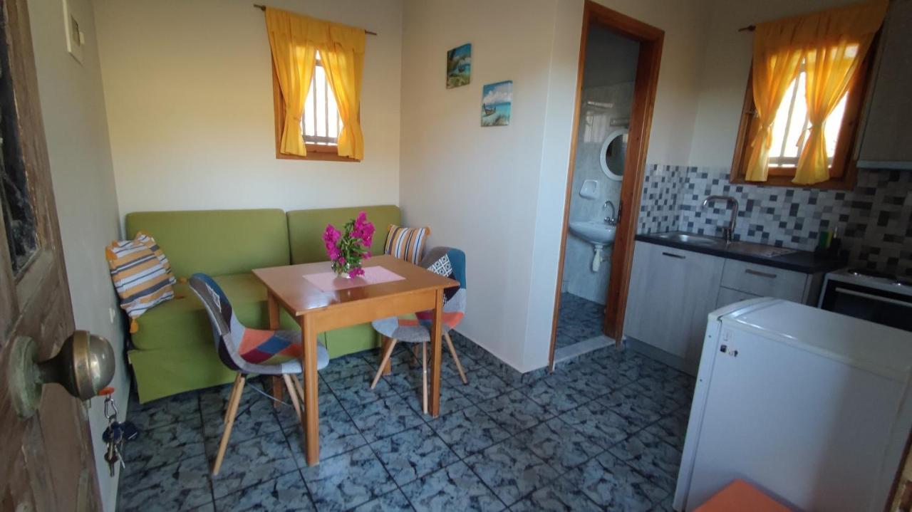 Tramonto Nel Delfini Apartment Kini Екстериор снимка