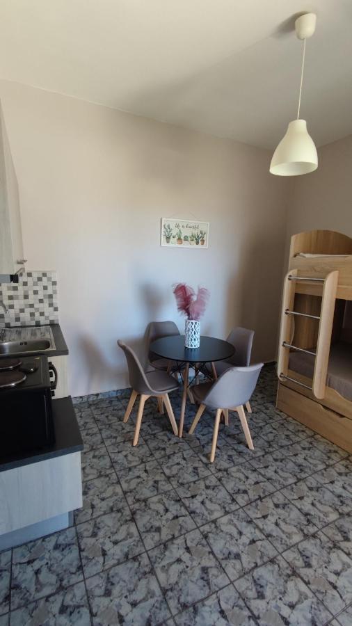 Tramonto Nel Delfini Apartment Kini Екстериор снимка